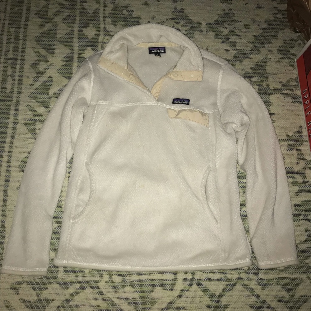 White Patagonia Women’s snap fleece pullover